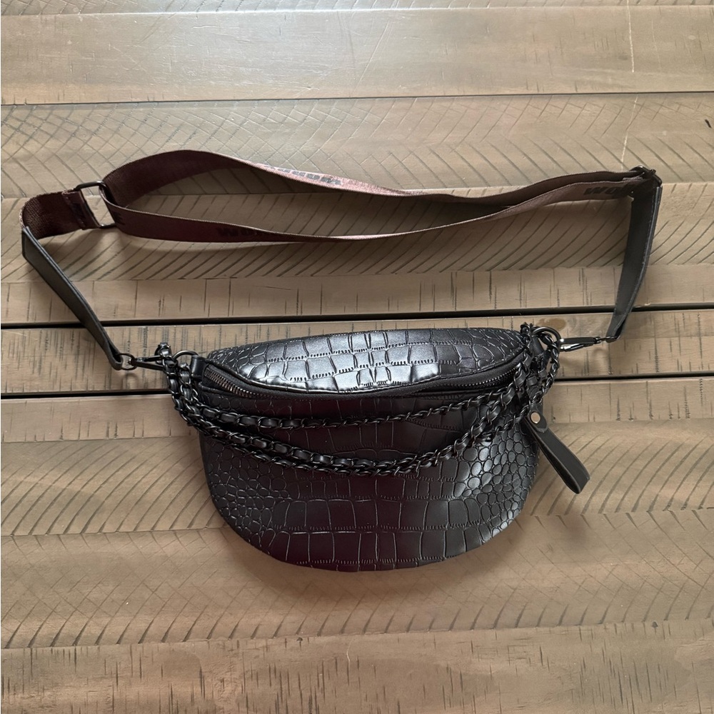 Elegant Black Croc-Embossed Women's Bag